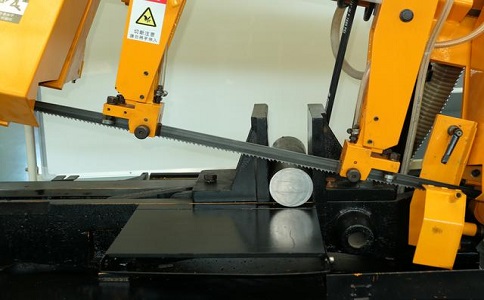 宁远数控带锯床自动送料精度会出现偏差吗？