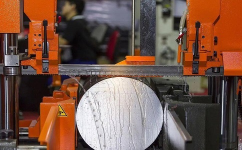 宁远立式金属带锯床切削出现跑带故障解决方法！